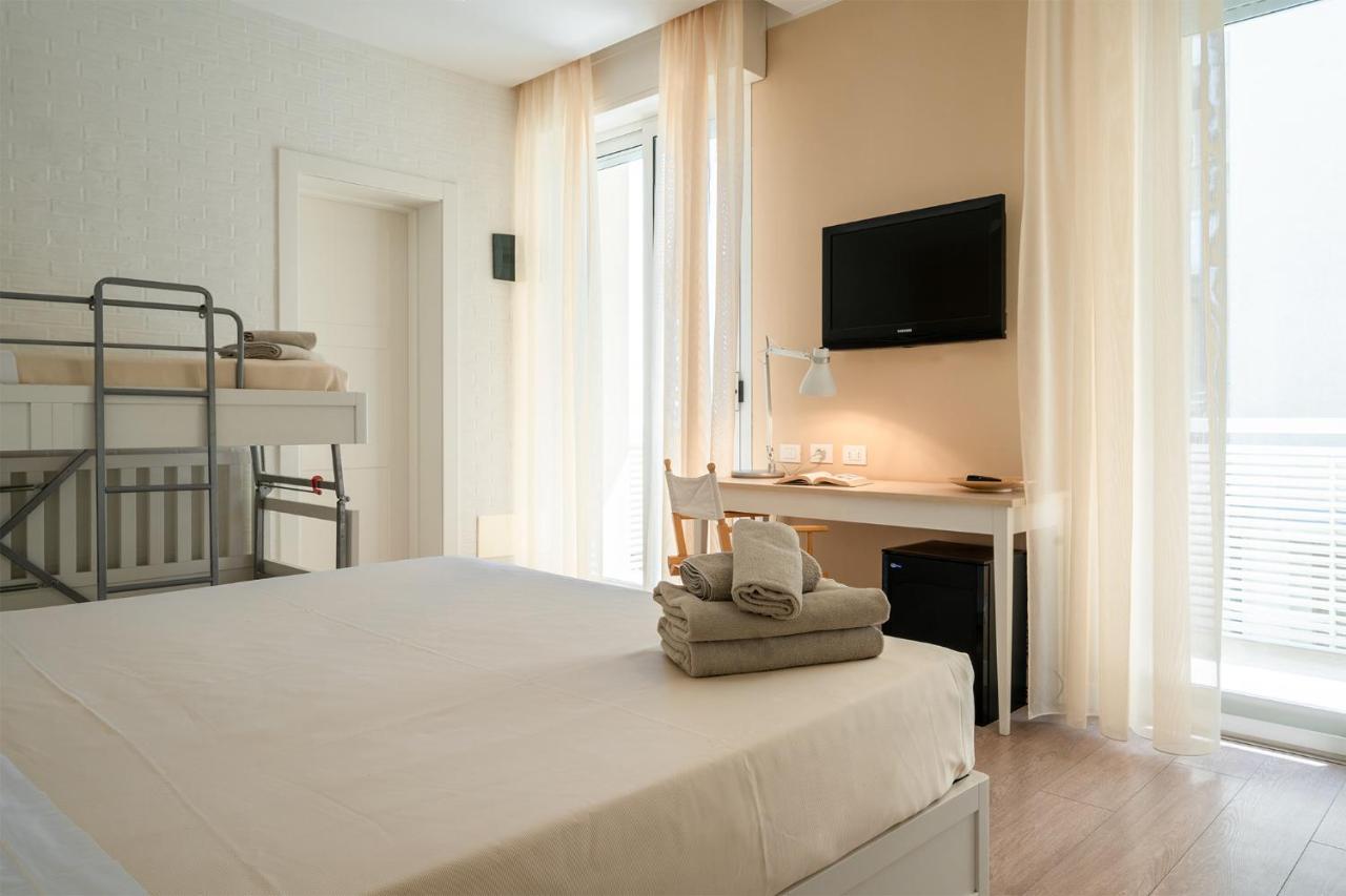 Hotel Bristol Cattolica Exterior photo