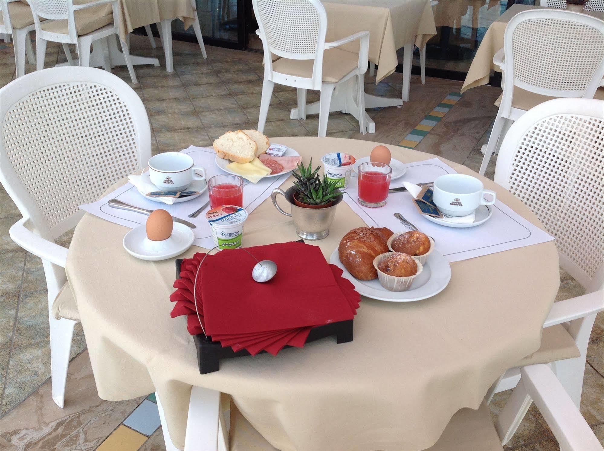 Hotel Bristol Cattolica Exterior photo