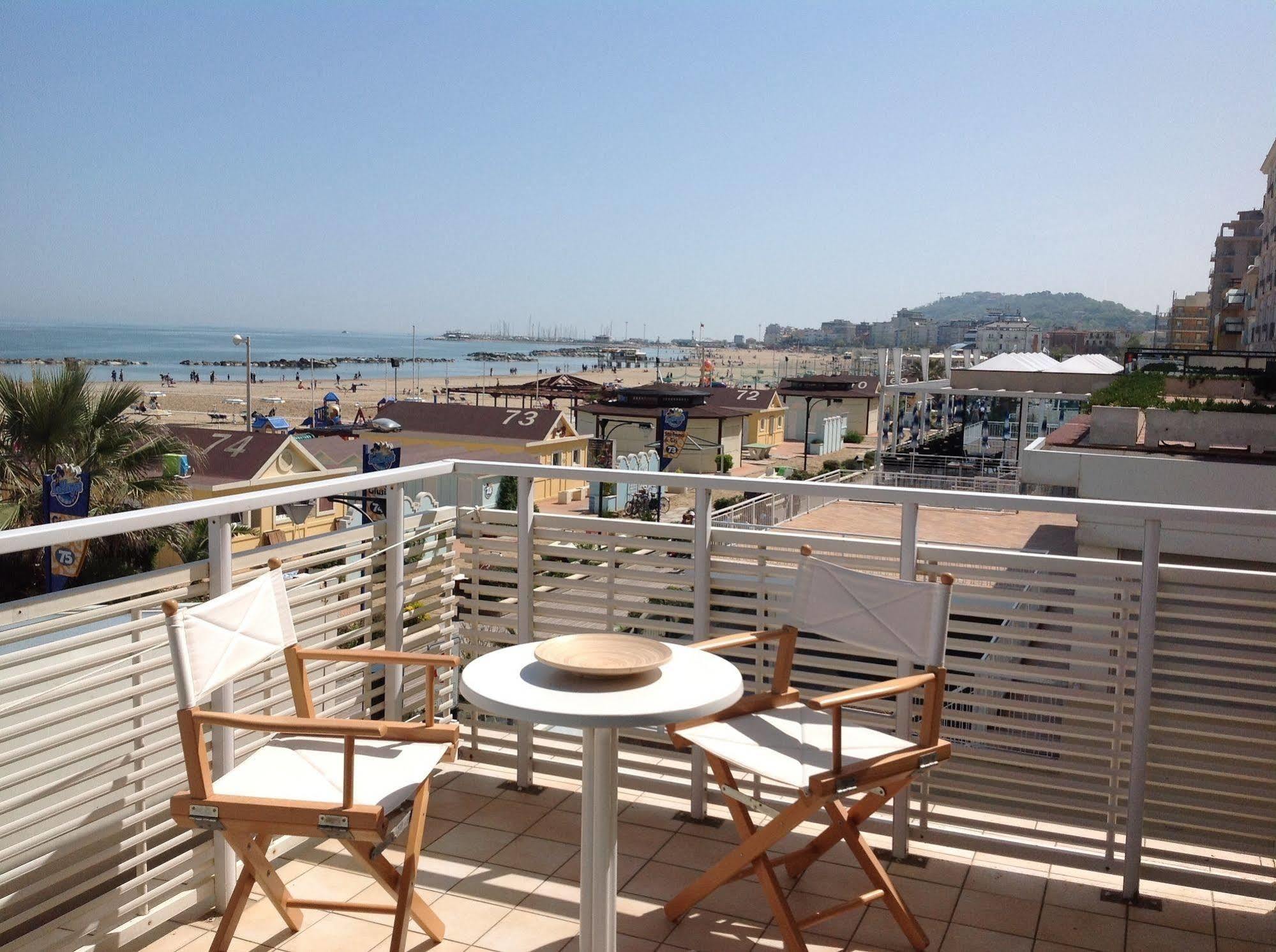 Hotel Bristol Cattolica Exterior photo